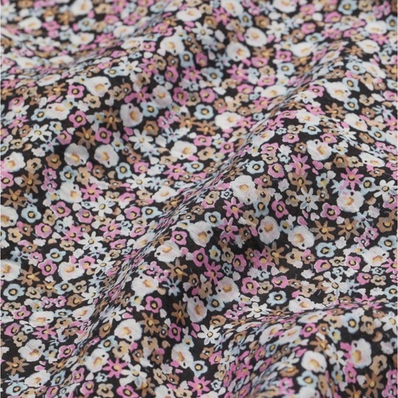 NWT ruffle collar floral blouse - Picture 3 of 8